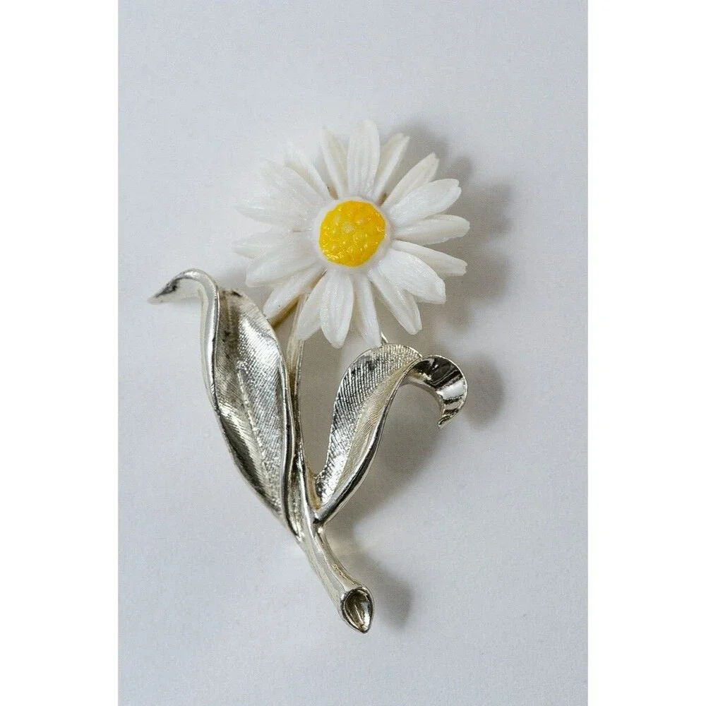 Vintage Sarah Coventry signed Daisy Flower Silver toned pin brooch boutonniere